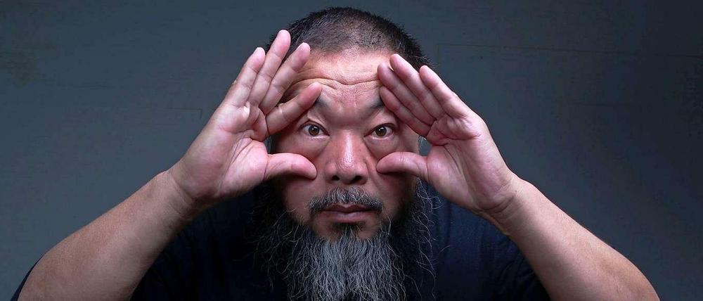"Evidence" heißt die Ausstellung des 56-jährigen Künstlers. In China ist er zahlreichen Schikanen ausgesetzt, war im Gefängnis, wird streng überwacht, weil er unentwegt auf Missstände im Land aufmerksam macht. 