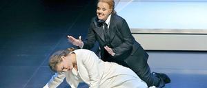 Annette Dasch (Elsa) und Petra Lang (Ortrud) in Richard Wagners "Lohengrin" in Bayreuth.