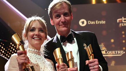 Die großen Gewinner des Abends: Schauspielerin Laura Tonke gewann als beste Haupt- und Nebendarstellerin und Regisseur Lars Kraume gewann nicht nur den Preis für die beste Regie, sondern "Der Staat gegen Fritz Bauer" gewann auch die goldenen Lola.