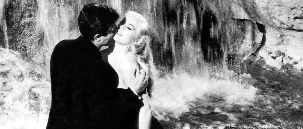 Magischer Moment: Anita Ekberg mit Marcello Mastrioanni in "La dolce vita", 1960. 