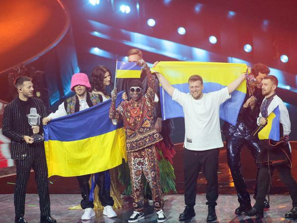 Höchste Publikumswertung in der ESC-Geschichte: Das Kalush Orchestra aus der Ukraine siegt mit "Stefania" beim Eurovision Song Contest 2022. 