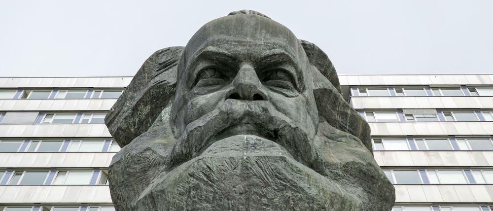 Karl Marx und der Bart gehören zusammen. Das Marx-Monument in Chemnitz.
