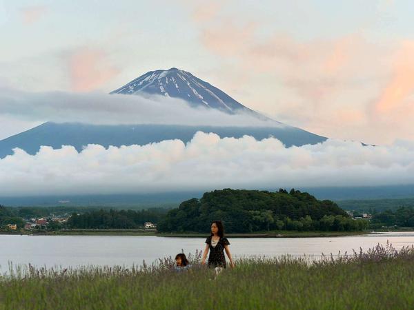 Der umwölkte Vulkan Fuji, Japans höchster Berg.