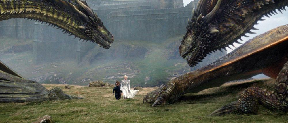 Peter Dinklage als Tyrion Lannister und Emilia Clarke als Daenerys Targaryen in einer Szene der sechsten Folge "Beyond the Wall" der siebten Staffel der Kultserie "Game of Thrones" 