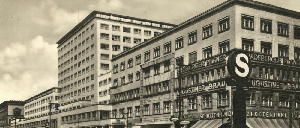 Gebäudekomplex des Reichsarbeitsministeriums in der Berliner Saarlandstraße (heute: Stresemannstraße), um 1940.