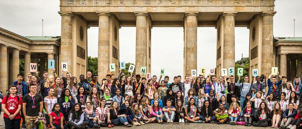 Nationales und internationales Mandat. Die Teilnehmerinnen und Teilnehmer der Deutsch-Olympiade 2016 in Berlin.
