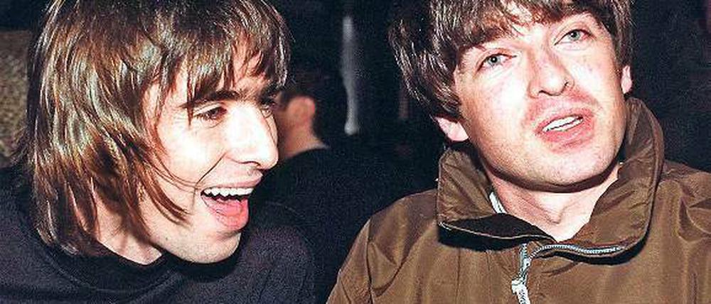 Bessere Frisuren. Oasis – hier Sänger Liam und Gitarrist Noel Gallagher 1996 – standen stets zu ihrer proletarischen Herkunft. Foto: dpa