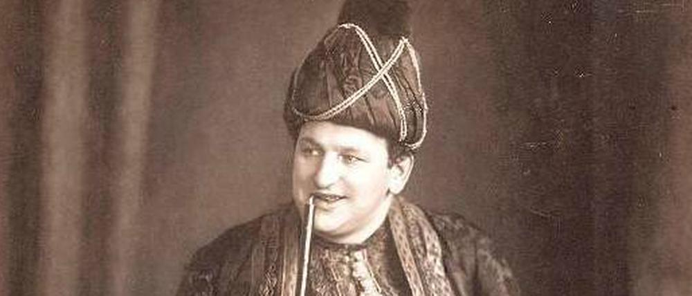 Chamäleon. Egon Friedell 1918 als Schauspieler in „Aladdins Wunderlampe“.