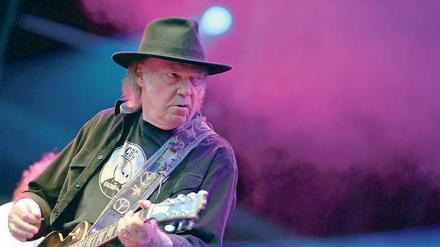 Mut zum Hut. Der reife Neil Young 2013 bei einem Konzert in Locarno.