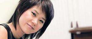 Ungestüm. Yuja Wang, 28, stammt aus Beijing und ist längst ein Star der Konzertpodien. Bei der Deutschen Grammophon hat sie Prokofjews 2. Klavierkonzert mit Gustavo Dudamel und den Simón-Bolívar-Sinfonieorchester eingespielt. 