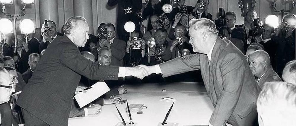 Neubeginn. Am 13. September 1955 besiegelte Bundeskanzler Konrad Adenauer in Moskau mit Ministerpräsident Nikolai Bulganin die Aufnahme diplomatischer Beziehungen zwischen der Bundesrepublik Deutschland und der Sowjetunion. 