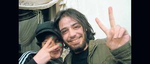 Kämpfer. Regisseurin Obaidah Zytoon (l.) und Anti-Assad-Aktivist Houssam. 2013 wurde er in einem syrischen Militärgefängnis zu Tode gefoltert. 
