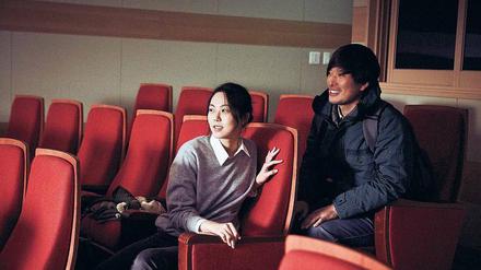 Wiedersehen im Kino. Der Regisseur Ham Chun-su (Jung Jae-young) und die Malerin Hee-jung (Kim Min-hee). 