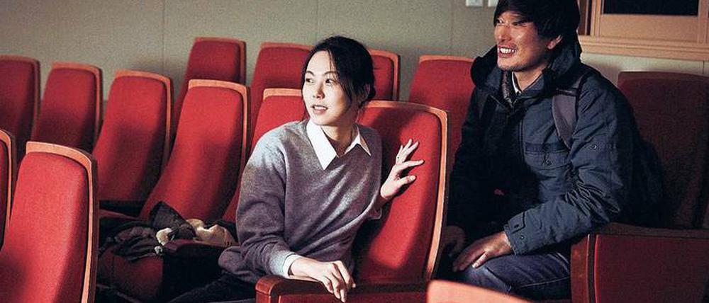 Wiedersehen im Kino. Der Regisseur Ham Chun-su (Jung Jae-young) und die Malerin Hee-jung (Kim Min-hee). 