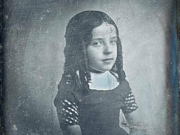 Porträt von Charlotte Asser, der Tochter des Fotografen Eduard Isaac Asser (1842).