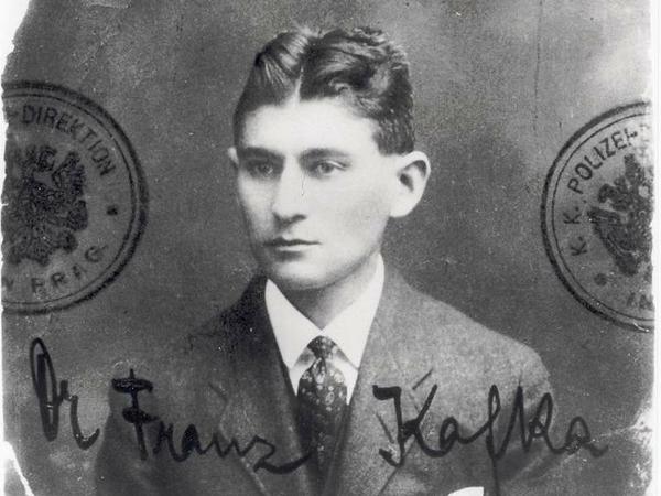 Eheuntüchtig. Der etwa 32-jährige Franz Kafka auf einem Passfoto 1915/16.