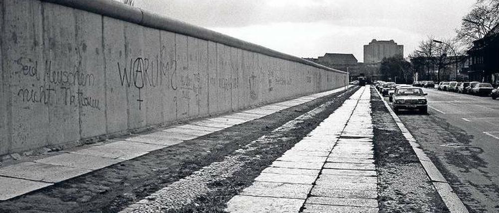 Leerer Stadtraum. Eine Aufnahme des Bildhauersohns Hans-Joachim Uhlmann im März 1983: die Mauer auf der West-Berliner Seite. 