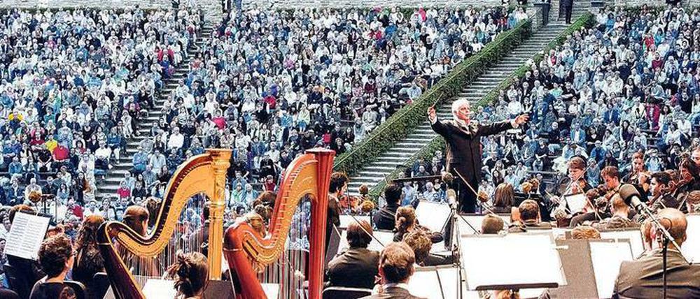 Daniel Barenboim mit dem West-Eastern Divan Orchestra in der Waldbühne. 