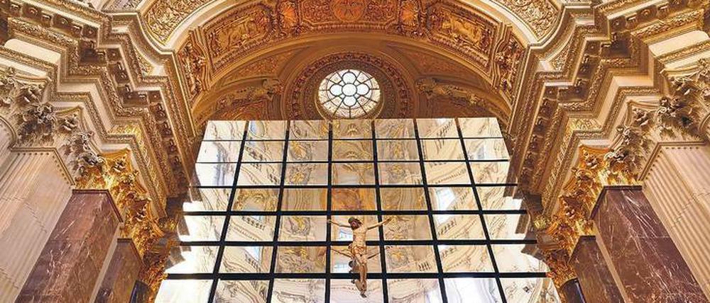 Du sollst dir ein Bildnis machen. Die Installation „Reformation“ von Philipp von Matt, eine riesige Spiegelfläche mit Christusfigur, ist noch bis zum 12. November im Berliner Dom zu sehen.
