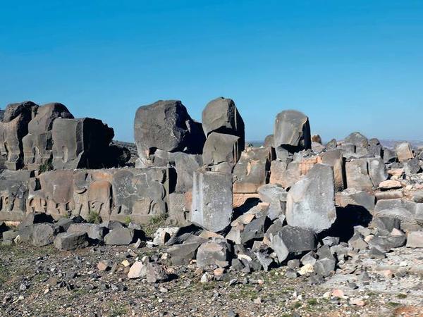Nach den Angriffen. Der Tempel von Ain Dara im Nordwesten Syriens wurde um 1300 vor Christus von den Hethitern errichtet. Links sind die berühmten Löwereliefs zu erkennen, rechts im Bild beginnen die Zerstörungen. 