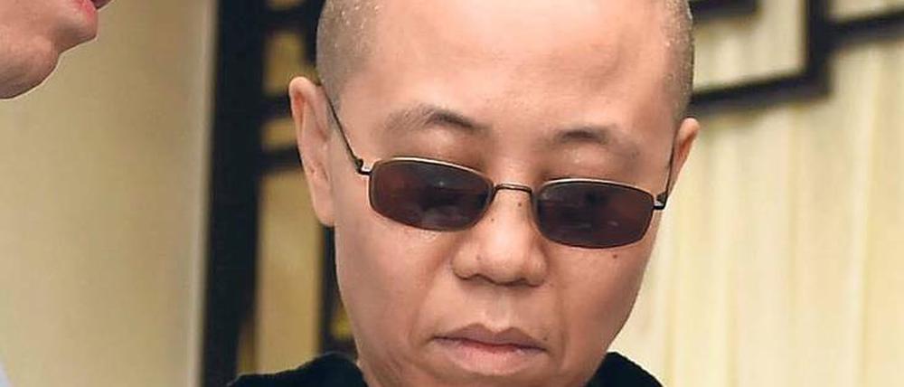 Warten auf die Freiheit. Die schwerkranke Liu Xia mit einem Foto ihres verstorbenen Mannes Liu Xiaobo.