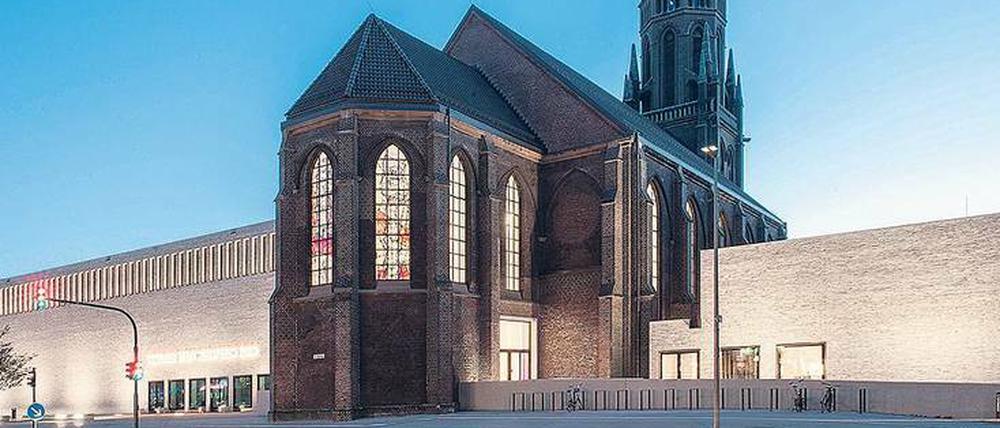 Beton trifft Backstein. Die Architekten Martin Bez und Thorsten Kock haben eine entwidmete katholische Kirche in das neue Bochumer Musikforum integriert. 