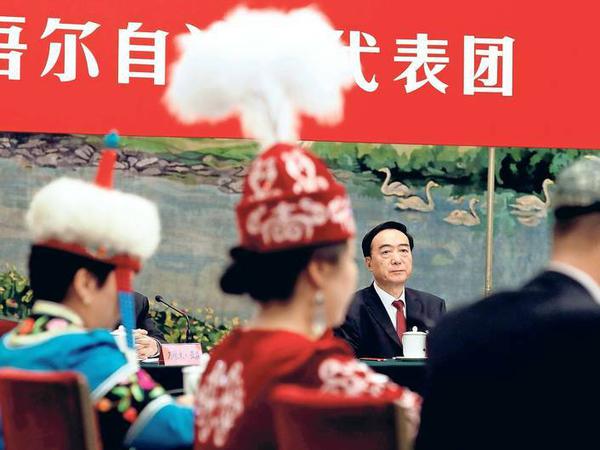 Harter Hund. Parteisekretär Chen Quanguo unter Uiguren. 