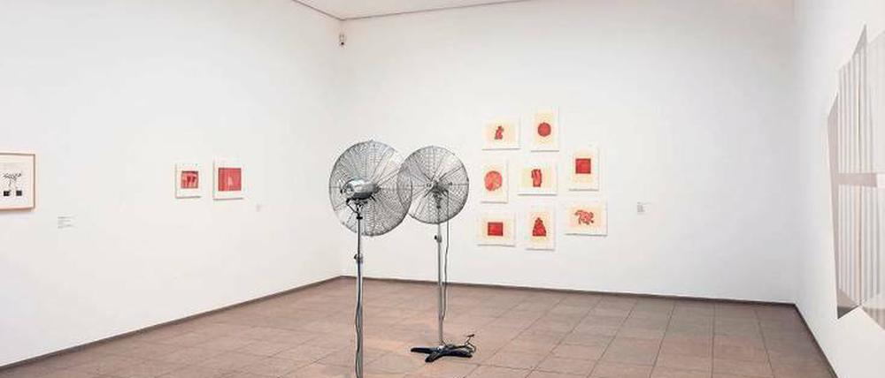 Nachbarn. Die Installation „Ventilatoren“ von Roman Signer (1998). 