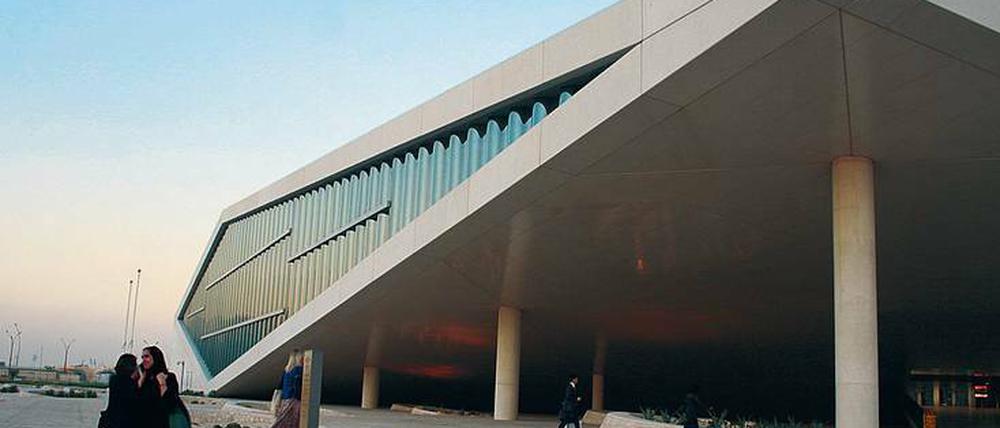 Alles unter einem Dach. Das Gebäude des niederländischen Stararchitekten Rem Koolhaas wurde 2018 eröffnet. Die Nationalbibliothek von Katar beherbergt eine Million Bücher und vieles mehr.