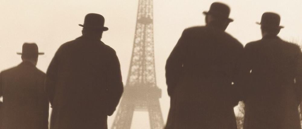 Die Berlinerin Else Thalemann sah den Eiffelturm in ungewöhnlicher Perspektive.