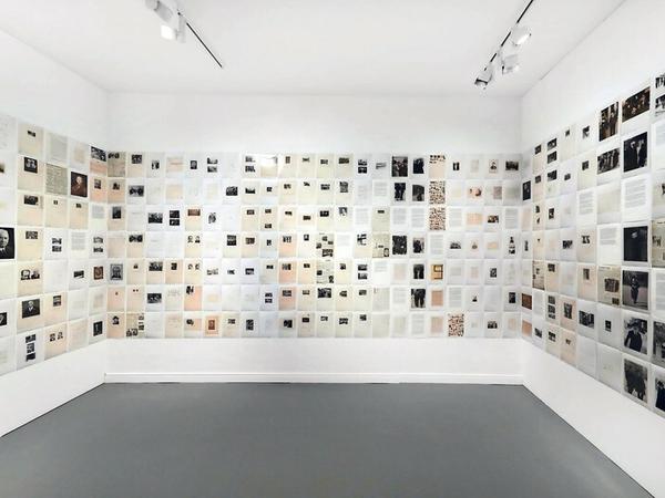 Erinnerung und Ritual. Christine Meisners Installation „Unschärfe im Möglichen, Episode 1: Einsendungen aus Berlin“.