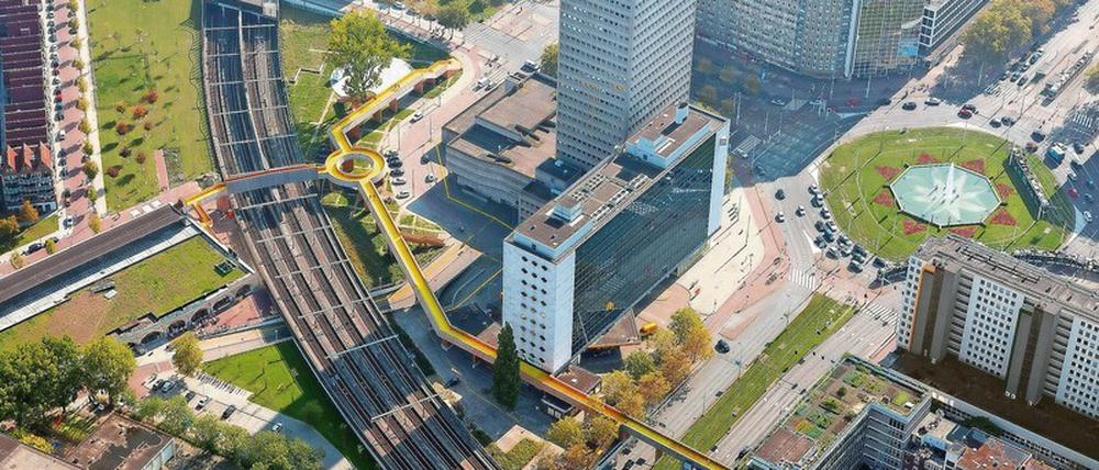 Gelbe Spinne. Die weitläufige Fußgängerbrücke „Luchtsingel“ in Rotterdam, die ein bis dahin wenig einladendes Quartier entlang der Bahn zugänglich macht.