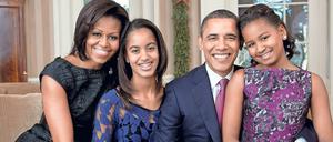 Premiere. Michelle, Sasha, Barack und Malia Obama ziehen als erste afroamerikanische Familie ins Weiße Haus, von 2009 bis 2017. 