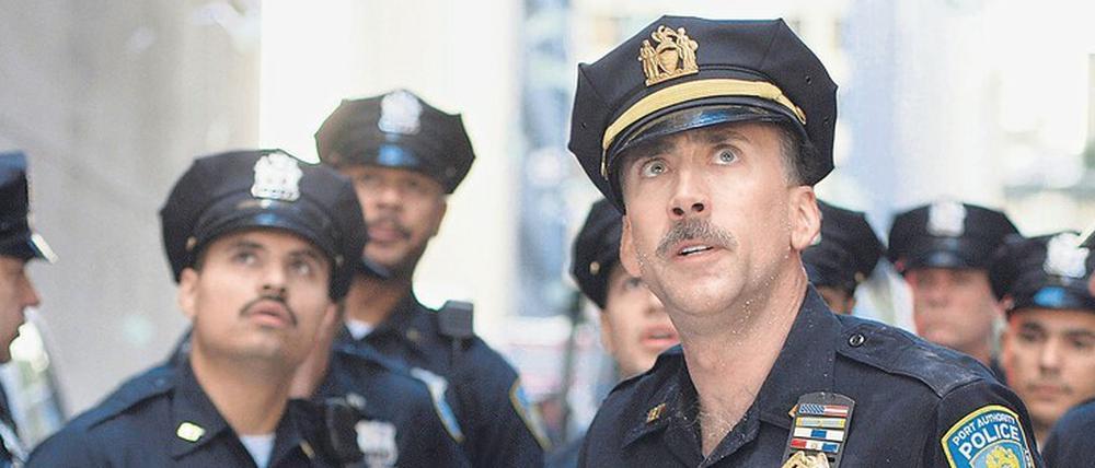 Heroisch. Nicolas Cage als Polizist John McLoughlin (r.) in Oliver Stones Film „World Trade Center“. Die Geschichte von zwei Rettern, die noch in letzter Minute aus den Trümmern der Zwillingstürme geborgen werden konnten.