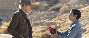 Mike (Clint Eastwood) mit Rafo (Eduardo Minett), dessen Ersatzvater er wird.