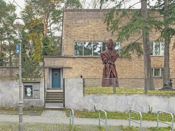 Hauswächter. Thomas Schüttes Bronze „Vater Staat“ vor dem Kolbe-Museum.