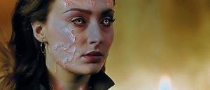 Kosmische Superkräfte. Sophie Turner als Jean Grey, die von einer kosmischen Substanz befallen wird. 