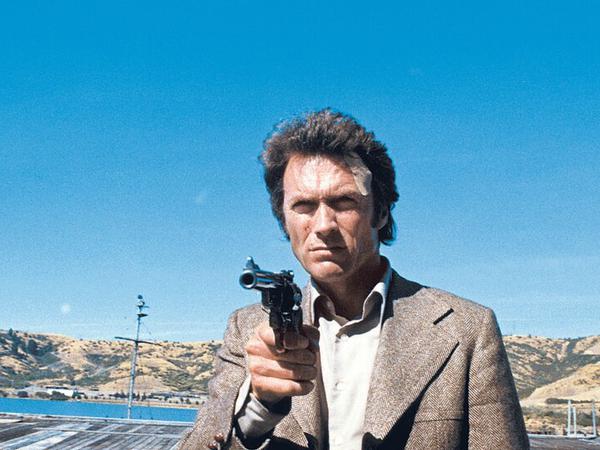 Clint Eastwood in seiner ikonischen Rolle als Polizist Dirty Harry. 