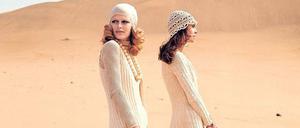 Wollig warm. Ausgerechnet in der Wüste fotografierte Gundlach im Jahr 1972 eine modestrecke mit Kleidern aus Strick.