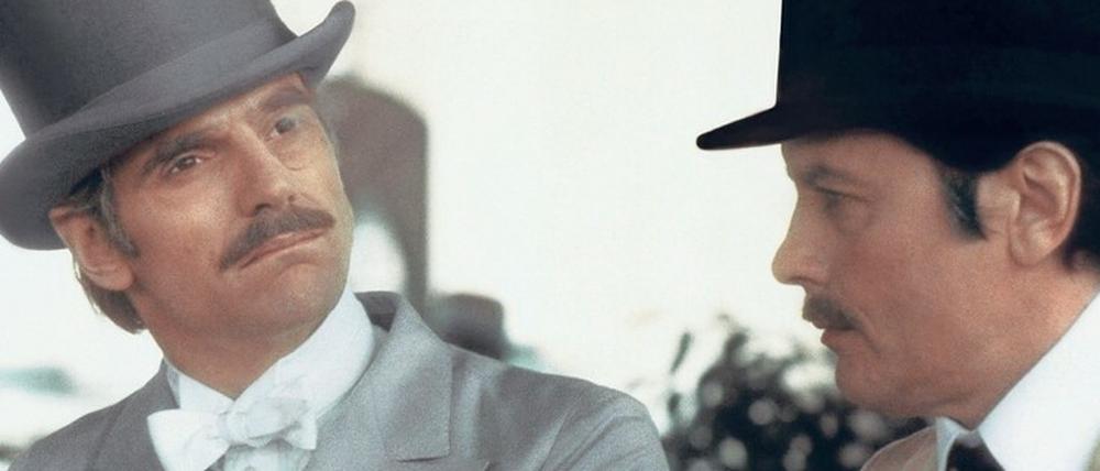 Jeremy Irons und Alain Delon als Proust-Figuren Swann und Baron de Charlus in Volker Schlöndorffs Verfilmung „Eine Liebe von Swann“.