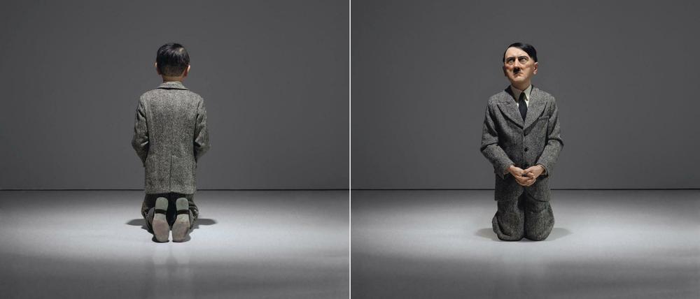 Der Diktator betet. Die bei Christie's versteigerte Skulptur "Him" von Maurizio Cattelan. 