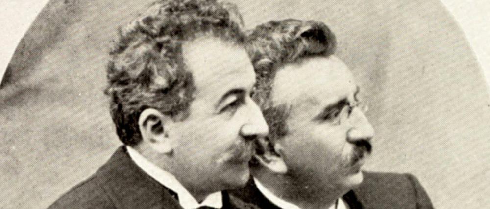 Die französischen Filmpioniere Auguste und Louis Lumière.