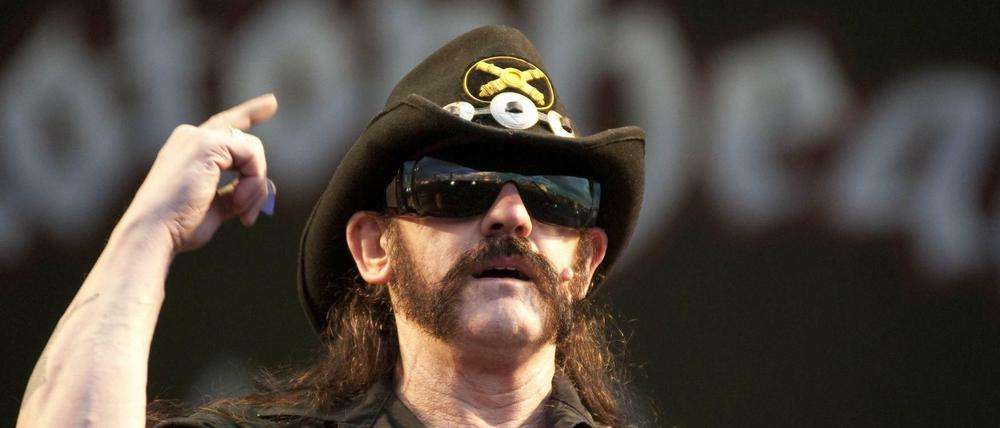 Lemmy Kilmister bei einem Motörhead-Konzert 2010 in Madrid.
