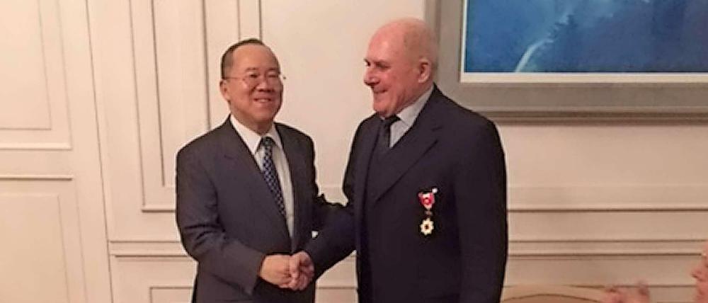 Rudolf Weinsheimer und Botschafter Takeshi Nakane.