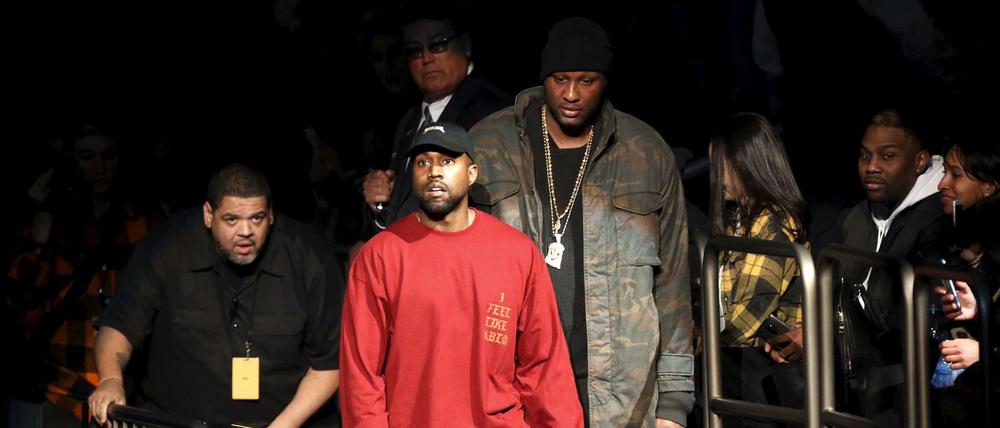 Rot und casual: Kanye West bei der Präsentation seines Albums "The Life of Pablo" in New York
