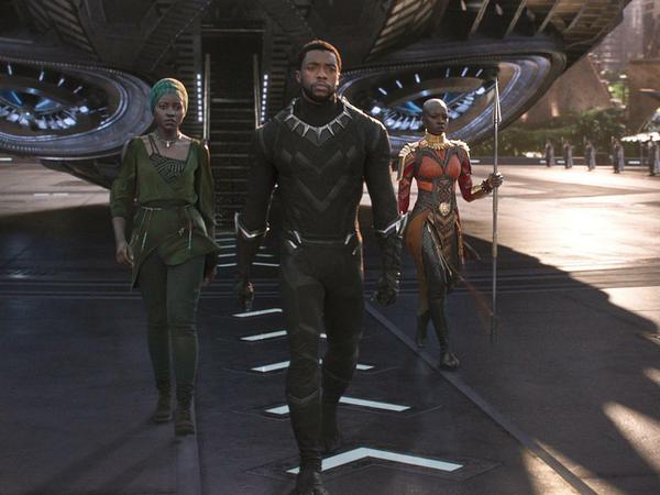 "Black Panther" ist die erste für den Haupt-Oscar nominierte Comic-Adaption. Hier eine Szene mit Lupita Nyongapos, Chadwick Boseman und Danai Gurira. 