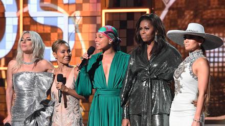 Lady Gaga, Jada Pinkett Smith, Alicia Keys, Michelle Obama und Jennifer Lopez bei der 61. Grammy-Verleihung.
