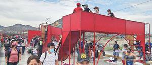 Neue Verbindungen. Auf der Brücke der ambulanten Händler wurden Spielplätze für Kinder geschaffen.