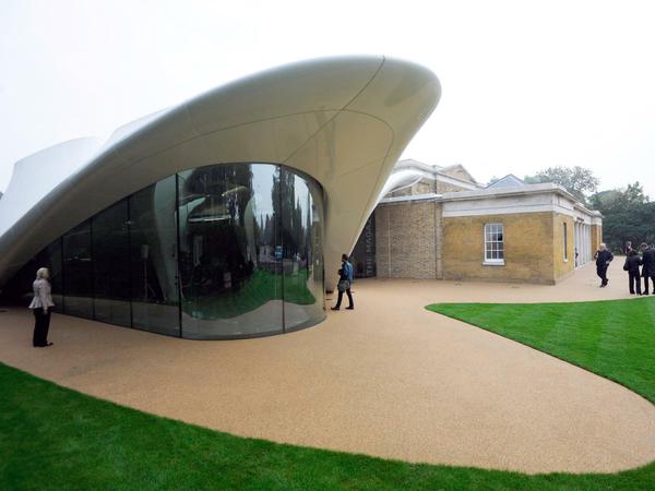 Die Serpentine Sackler Gallery in Kensington Gardens, in London 