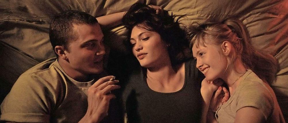 Murphy (Karl Glusman), Electra (Aomi Muyock) und Omi (Klara Kristin) in "Love".